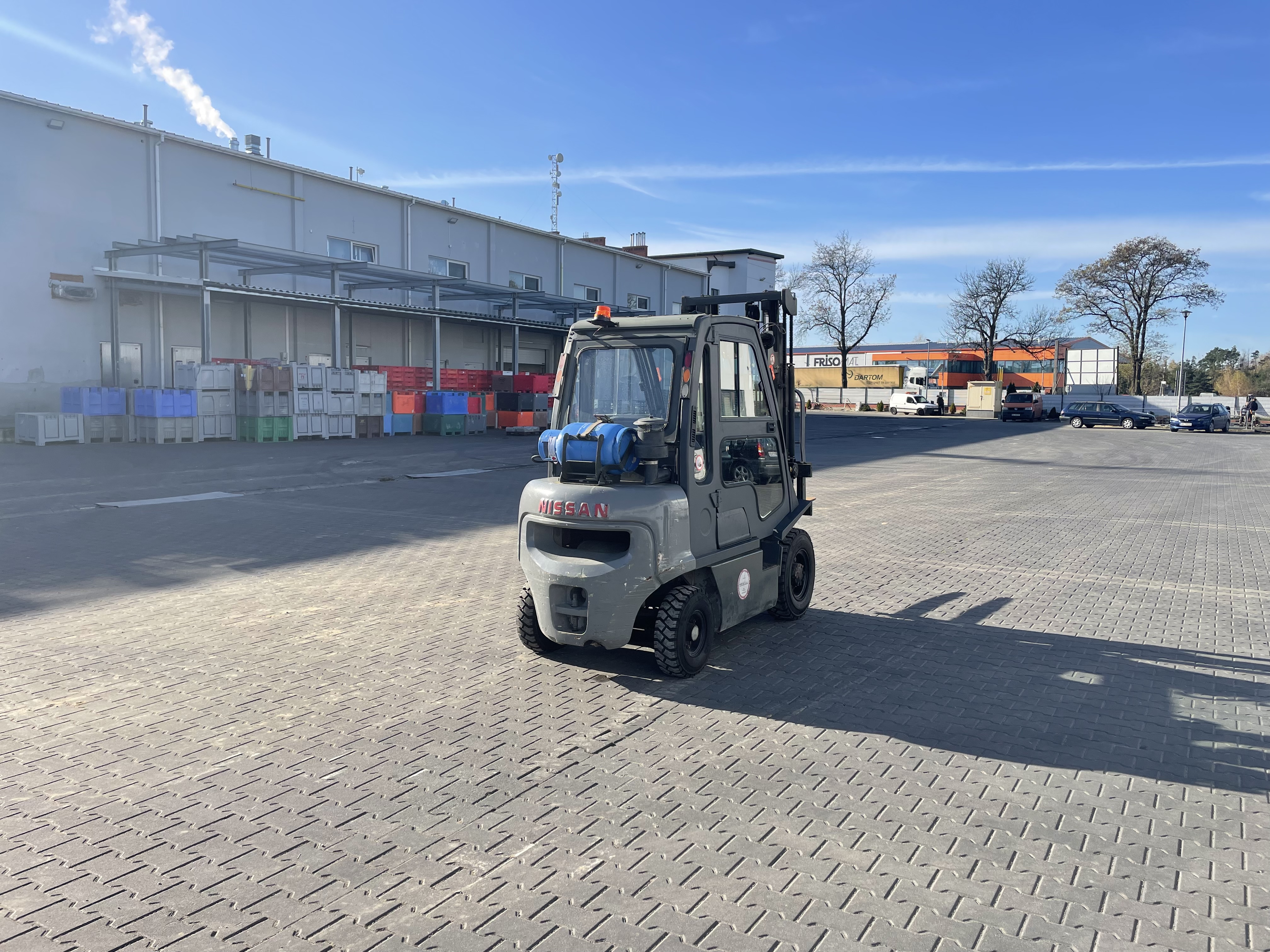 Dostawa do Wynajem krótkoterminowy wózka widłowego Nissan UD02A-25PQ
