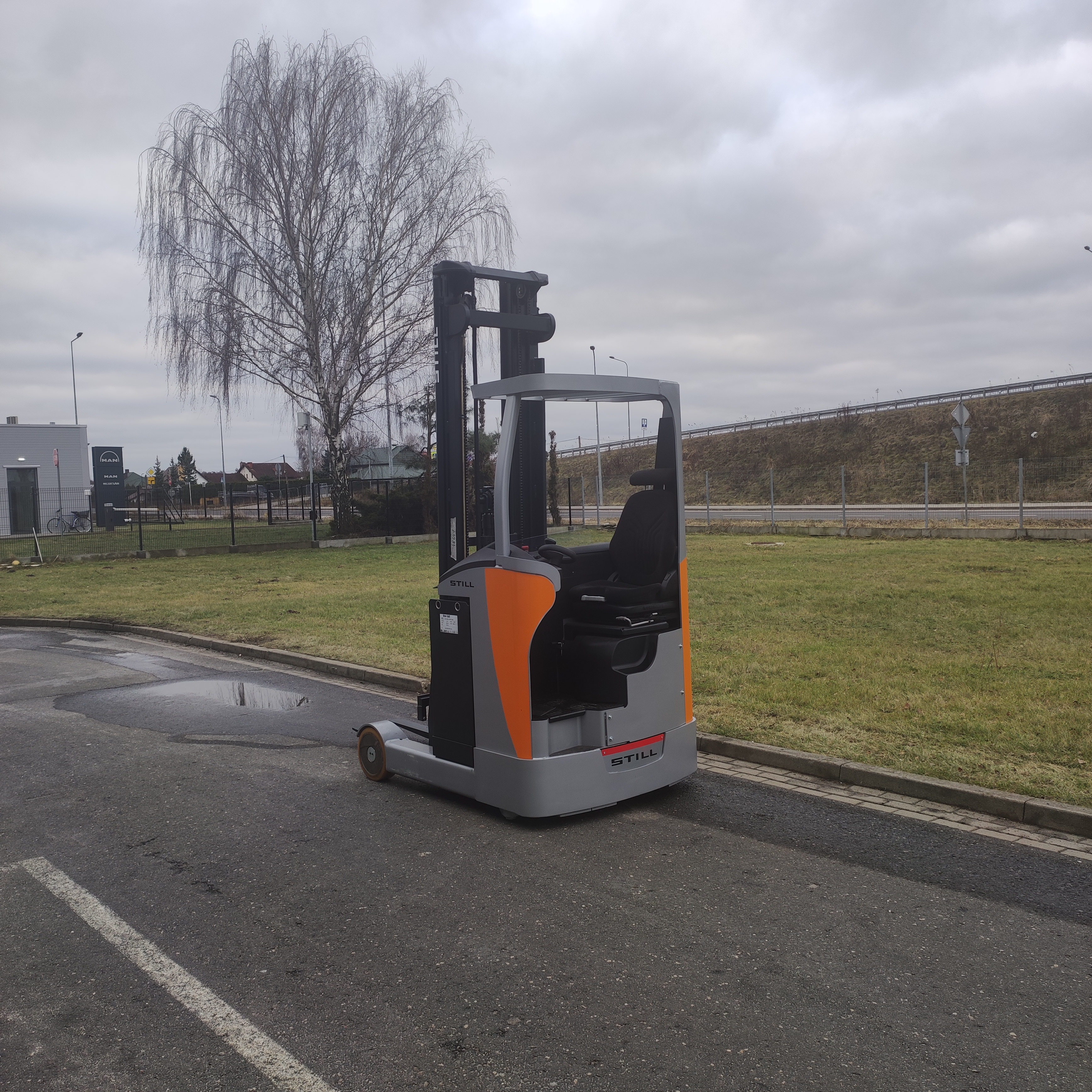 Dostawa do Dostawa nowego wózka widłowego Still FM-X 12