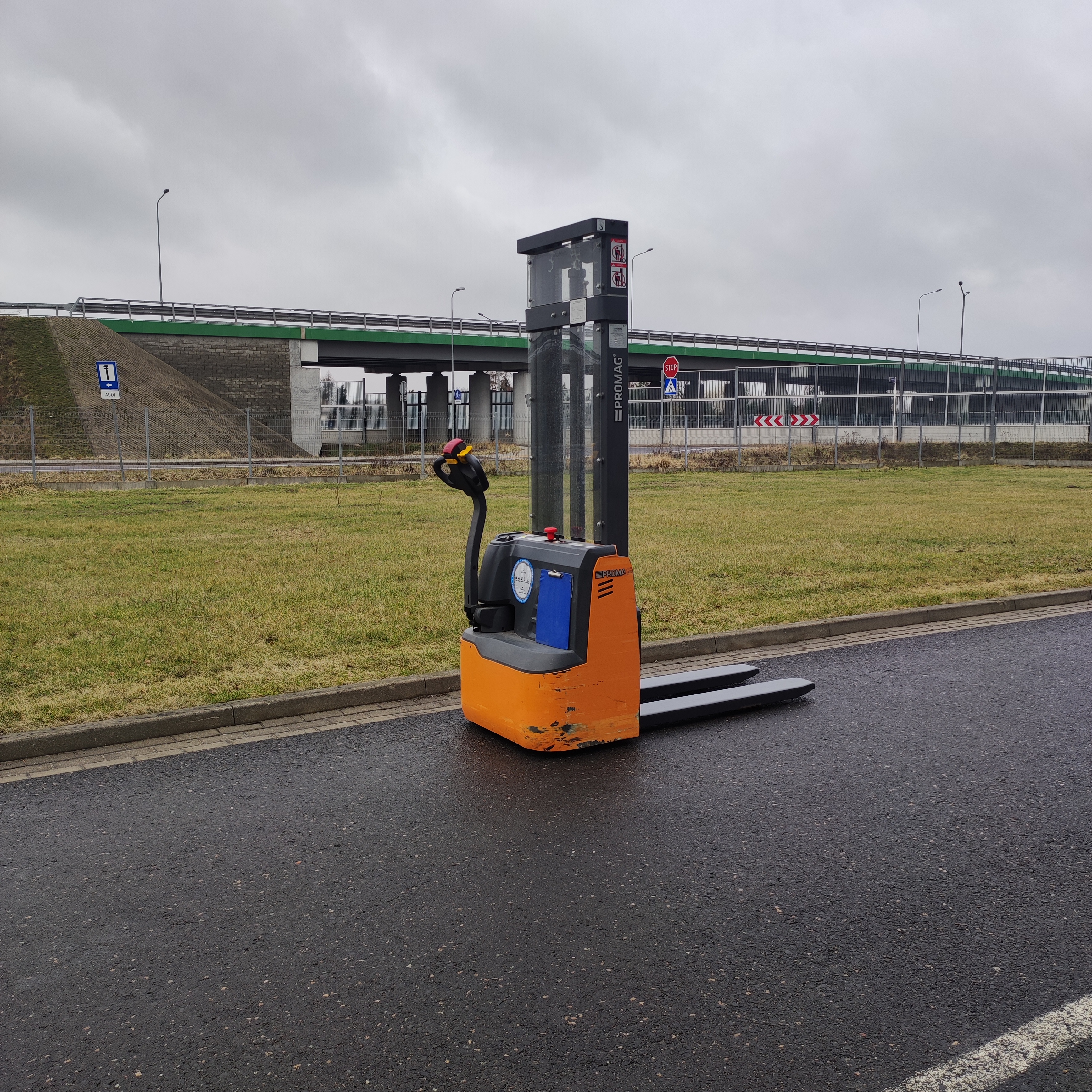 Dostawa do Dostawa używanego wózka widłowego PROMAG BASIC TRUCK  33