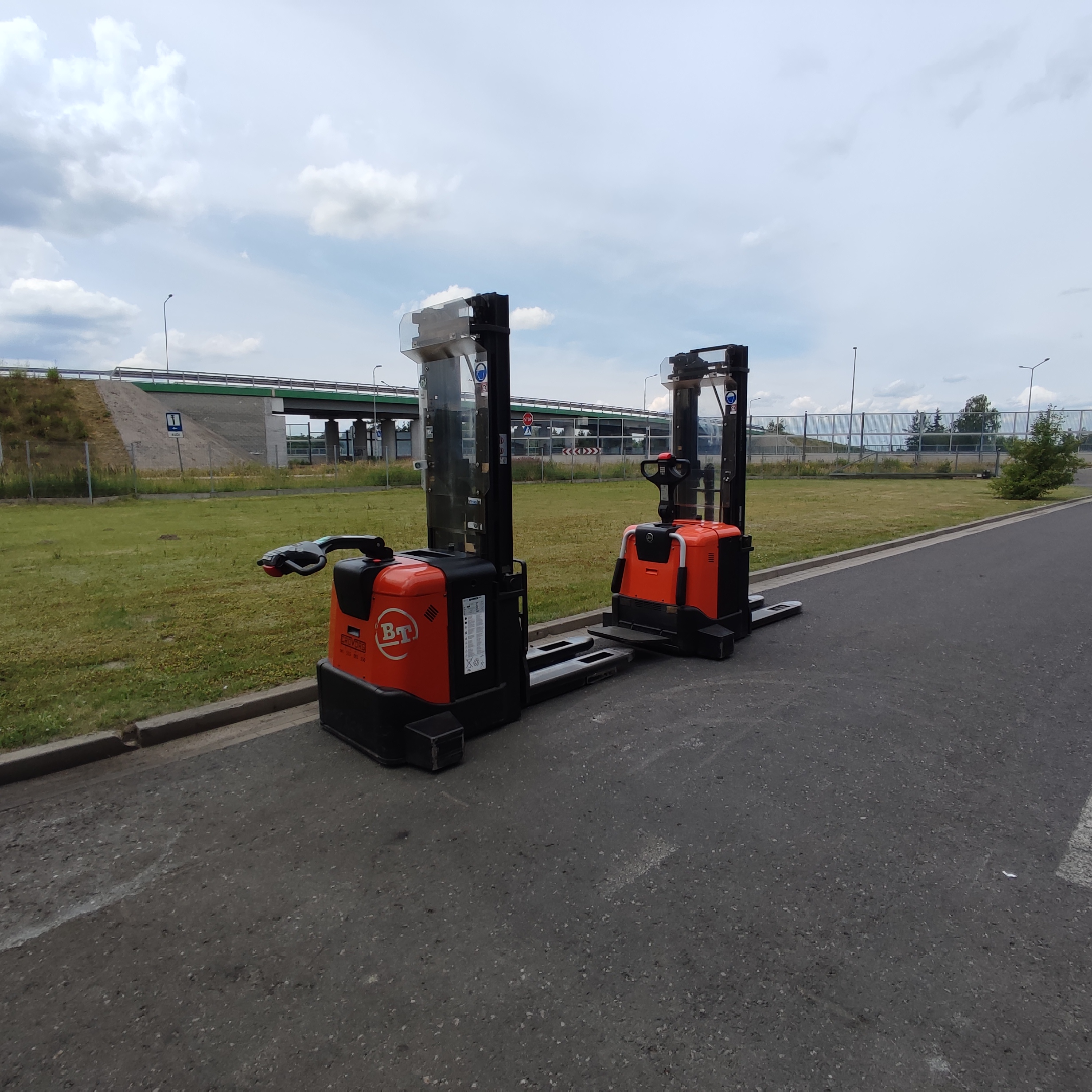 Dostawa do Dostawa nowych wózków widłowych BT SPE 125