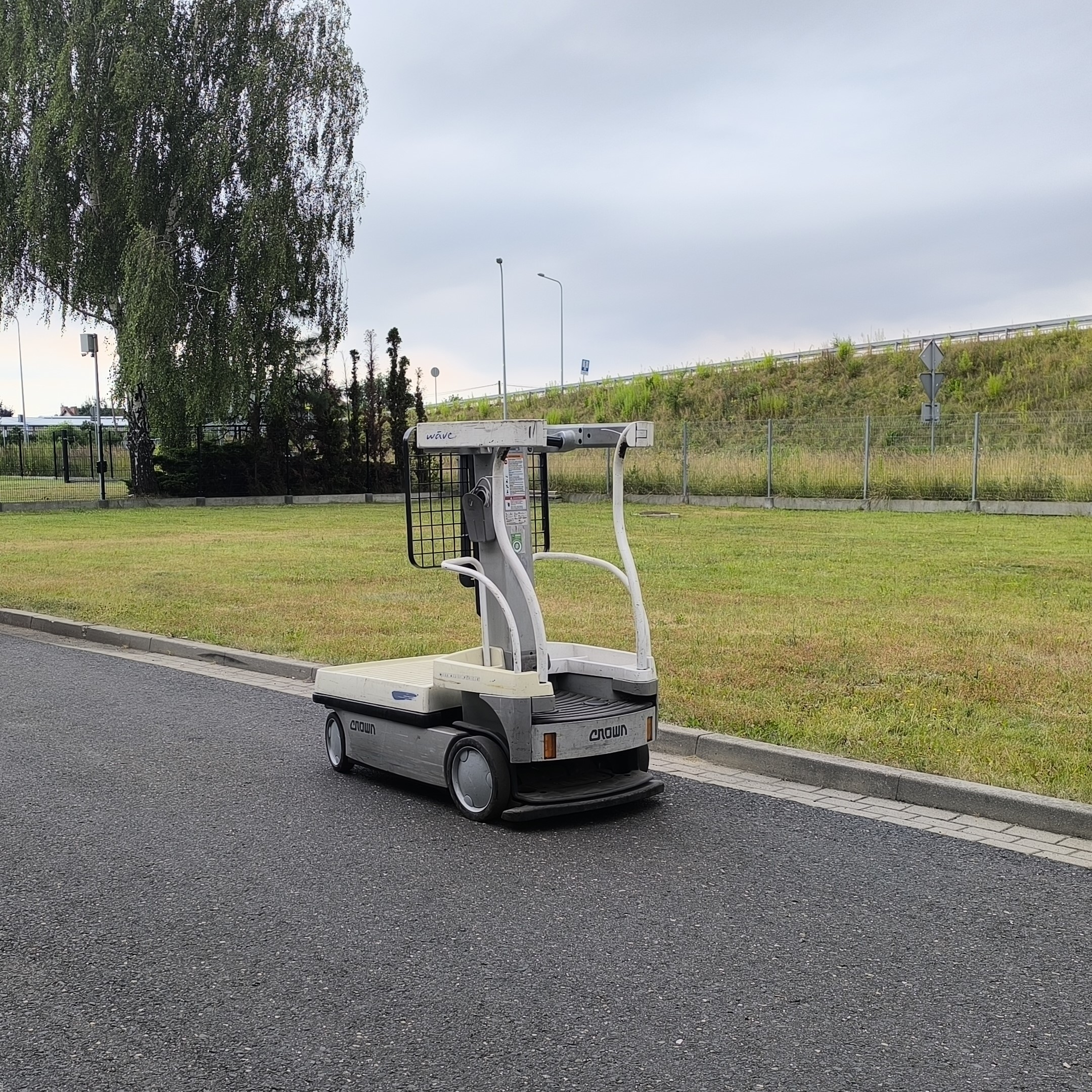 Dostawa do Naprawa warsztatowa wózka widłowego CROWN WAVE 50-118